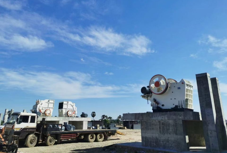 A Vietnamese customer purchased a 150-ton-per-hour crushing production line from Shimeite Machinery.