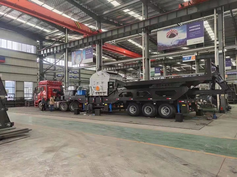 Mobile impact crushing station