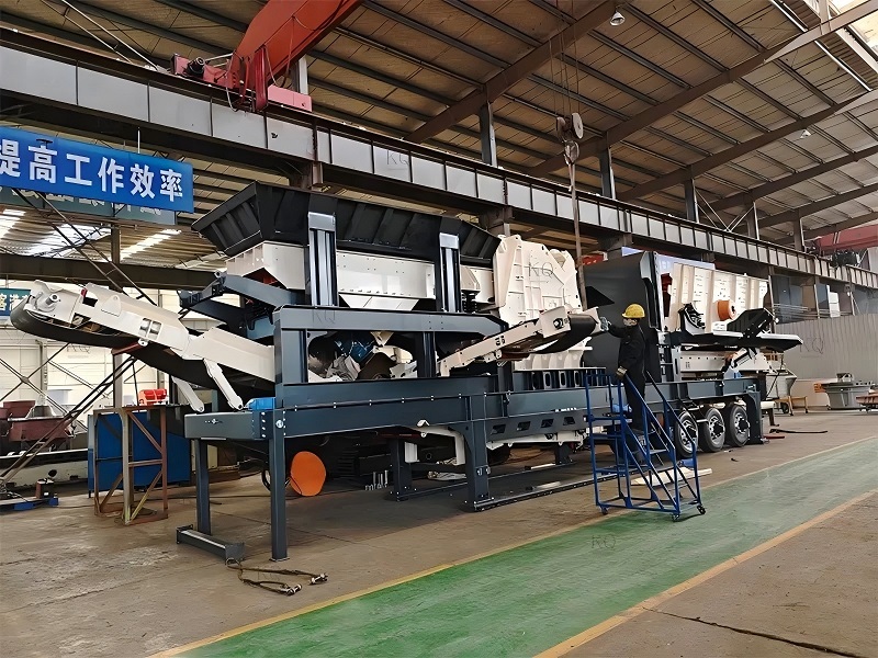 Mobile impact crushing station