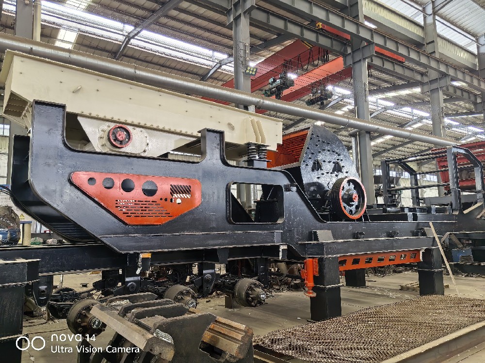 Efficient and flexible mobile crushing solution provided by tracked mobile crushing stations